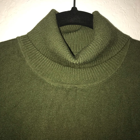 BCBGMaxAzria Turtleneck Sweater Short Sleeve Olive/ Army Green Sz L EUC - Picture 6 of 8